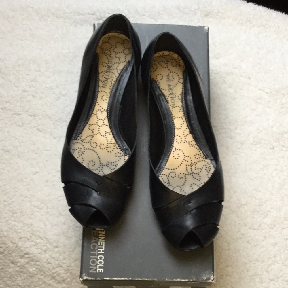 Flat Kenneth Cole shoes